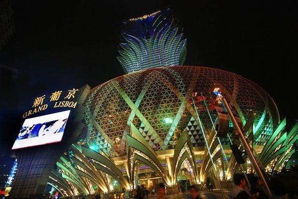 Bóc trần thủ đoạn tinh vi trong việc triệt phá đường dây đánh bạc online